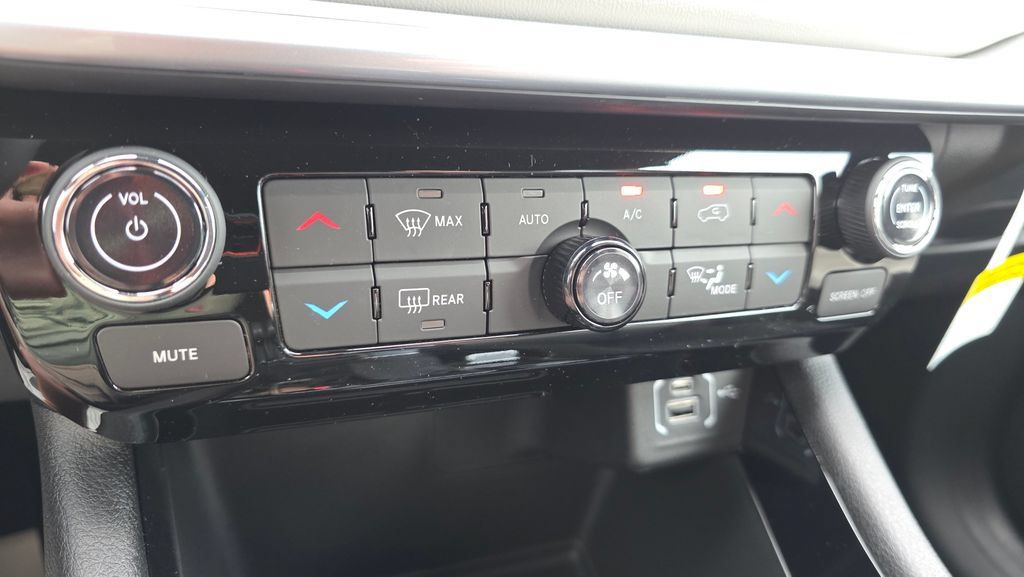 New 2026 Jeep Compass Limited AWD/4WD image 33
