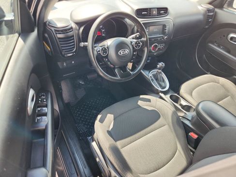 Used 2017 Kia Soul + FWD image 14