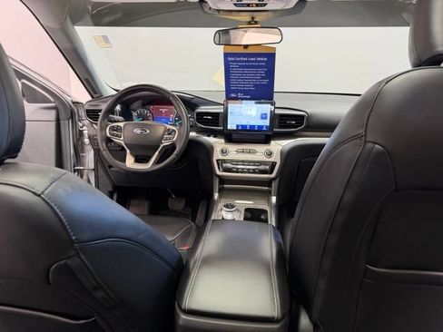 Used 2023 Ford Explorer XLT w/ Equipment Group 202A AWD/4WD image 34