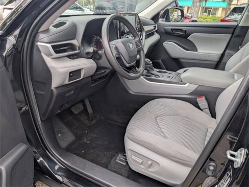 Used 2020 Toyota Highlander L image 11