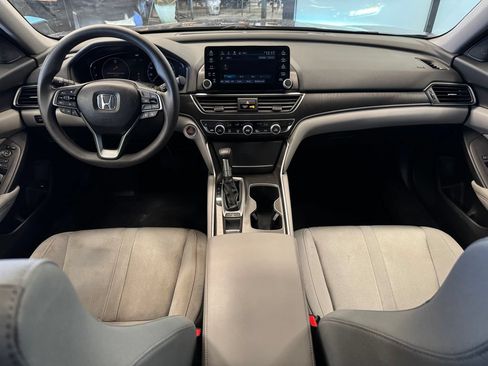 Used 2018 Honda Accord EX image 9