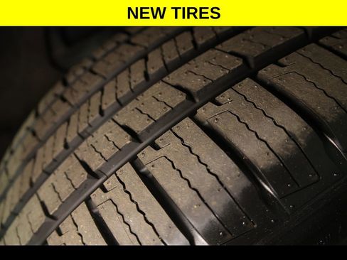 Used 2023 Jeep Grand Cherokee Limited w/ Black Appearance Package image 5