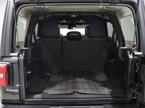 Certified 2025 Jeep Wrangler Unlimited Rubicon w/ XTREMEE 35" Tire Package image 5