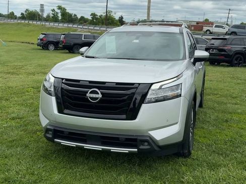 Used 2024 Nissan Pathfinder SL w/ SL Premium Package AWD/4WD image 2