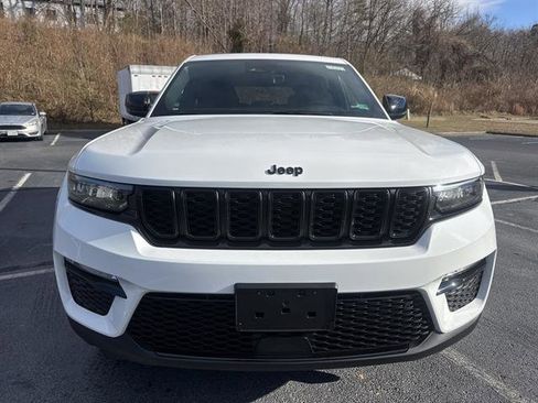New 2025 Jeep Grand Cherokee Limited image 2