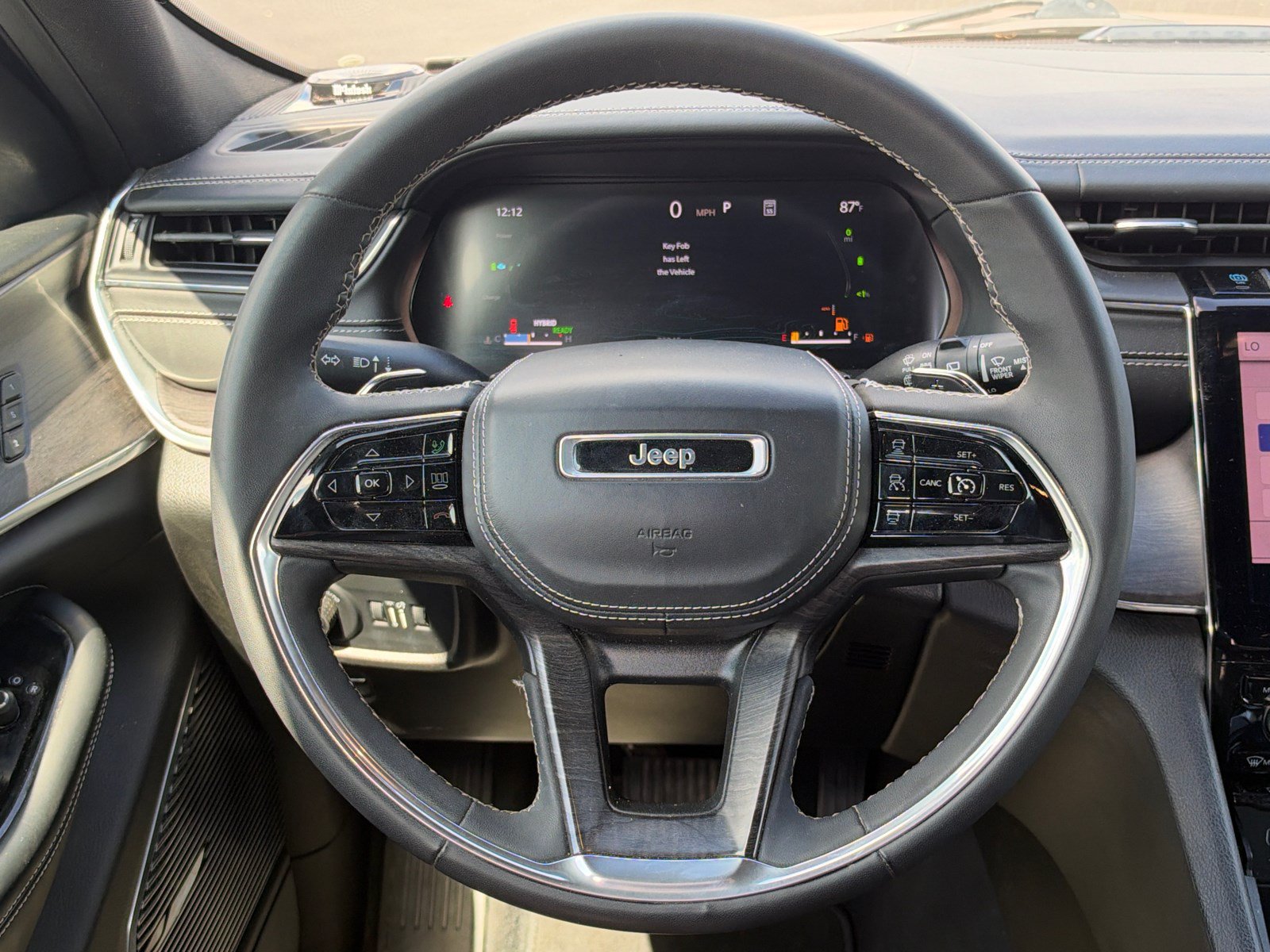 Used 2022 Jeep Grand Cherokee Overland AWD/4WD image 25