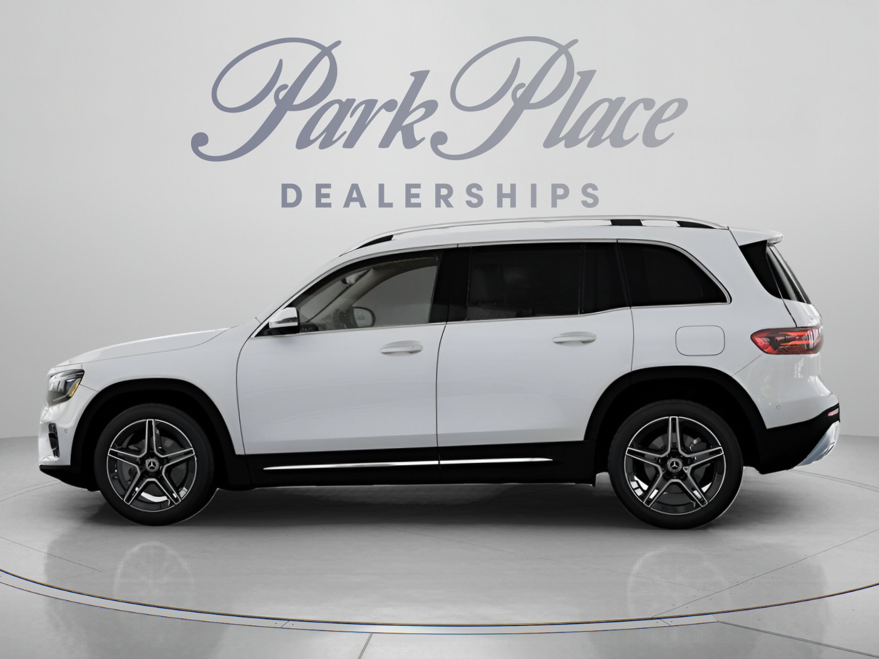 Used 2026 Mercedes-Benz GLB 250 4MATIC image 8