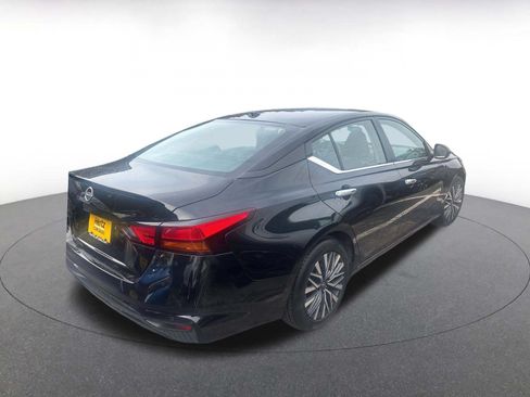 Used 2025 Nissan Altima 2.5 SV FWD image 7