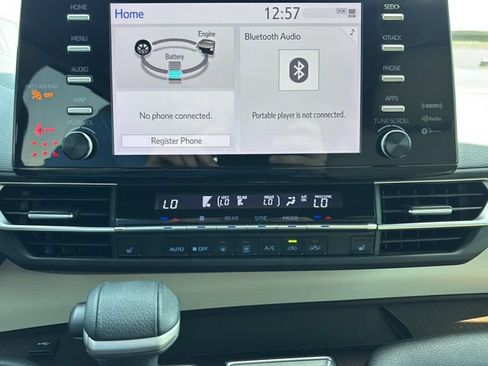 Used 2022 Toyota Sienna XLE FWD image 21
