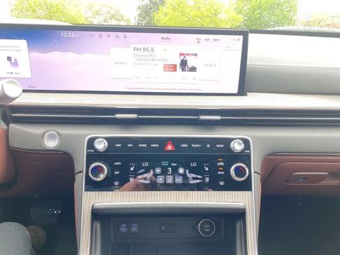 Used 2025 Genesis GV80 3.5T Prestige AWD/4WD image 13