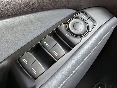 Used 2023 Buick Enclave Essence image 23