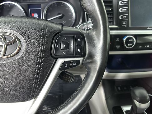 Used 2018 Toyota Highlander Limited Platinum AWD/4WD image 32