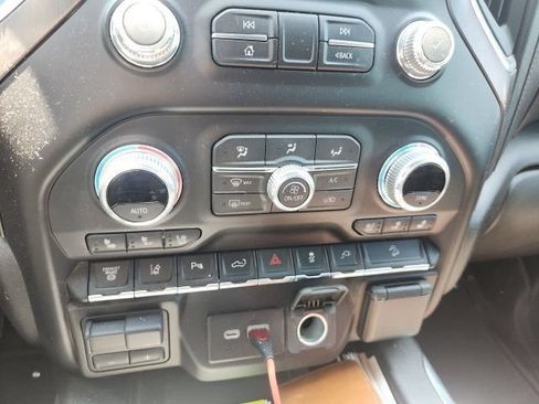 Used 2022 GMC Sierra 2500 AT4 w/ AT4 Premium Plus Package AWD/4WD image 12