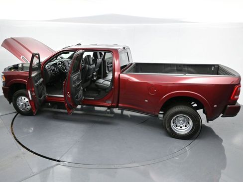 Used 2022 RAM 3500 Limited w/ Body Color Bumper Group image 41