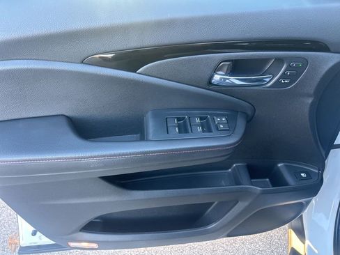 Used 2023 Honda Ridgeline Black Edition image 9