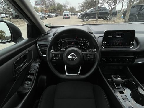 Used 2024 Nissan Rogue S image 11