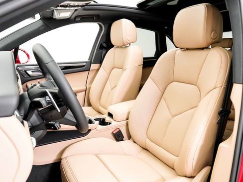 New 2026 Porsche Macan AWD/4WD image 5