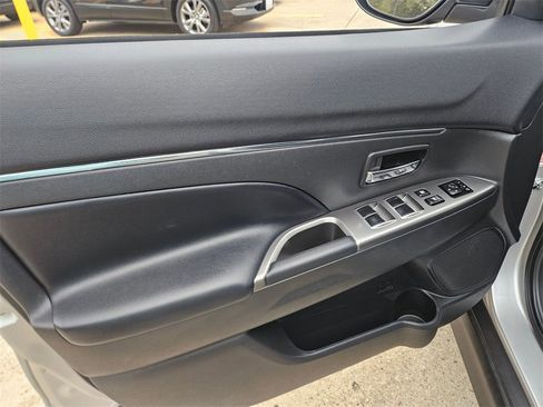 Used 2025 Mitsubishi Outlander Sport SE image 13