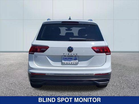 Certified 2022 Volkswagen Tiguan SE w/ Panoramic Sunroof Package FWD image 4