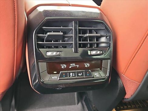 Used 2024 BMW iX xDrive50 w/ Premium Package AWD/4WD image 18