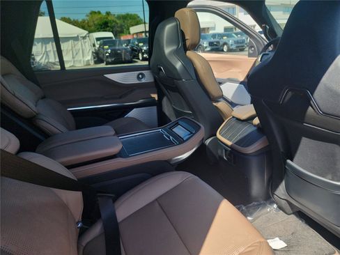 New 2026 Lincoln Navigator Black Label AWD/4WD image 24