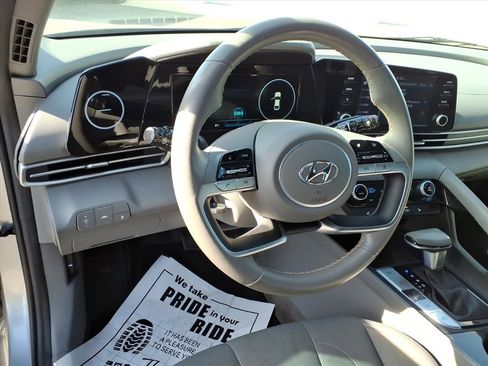 Used 2021 Hyundai Elantra SEL w/ Convenience + Premium Package image 16