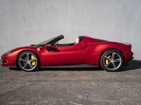 Used 2025 Ferrari 296 GTS RWD image 2