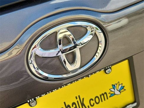 Used 2019 Toyota Highlander LE image 28