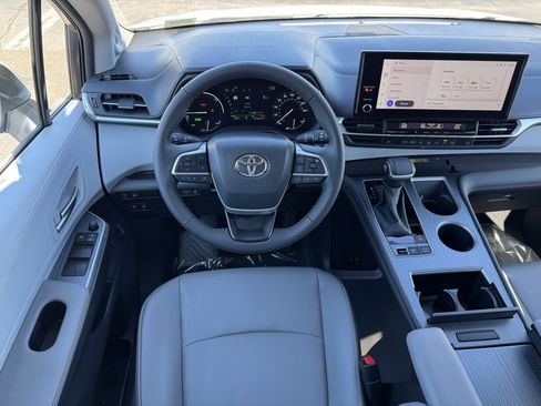 Used 2025 Toyota Sienna XLE w/ XLE Plus Package image 25