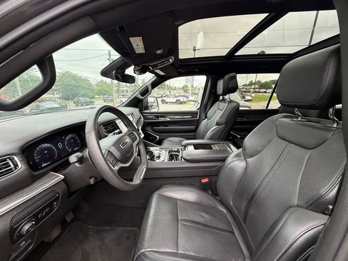Used 2022 Jeep Wagoneer Series III w/ Premium Group I AWD/4WD image 12