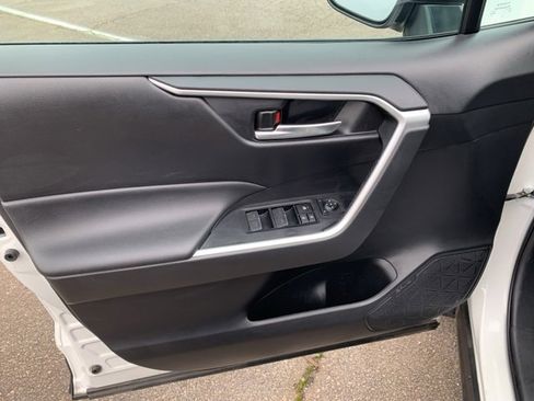 Used 2024 Toyota RAV4 XLE w/ Convenience Package image 10