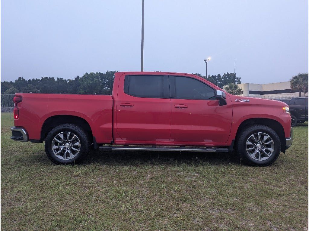 Used 2022 Chevrolet Silverado 1500 LT AWD/4WD image 2