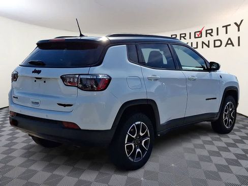 Used 2025 Jeep Compass Trailhawk AWD/4WD image 4