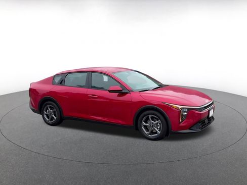 Used 2025 Kia K4 LXS image 2