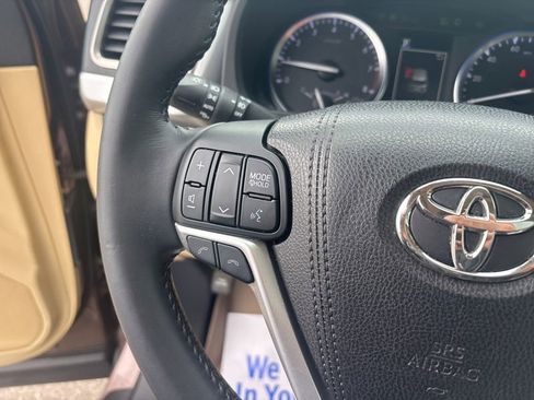 Used 2017 Toyota Highlander Limited AWD/4WD image 37