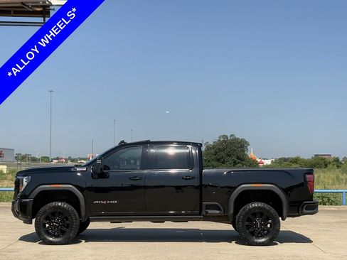 Used 2024 GMC Sierra 2500 AT4 w/ AT4 Premium Plus Package AWD/4WD image 3