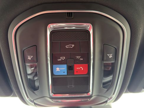 Used 2024 Jeep Grand Cherokee Altitude AWD/4WD image 23