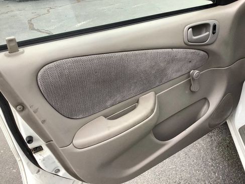 Used 2002 Toyota Corolla CE image 17