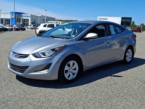 Used 2016 Hyundai Elantra SE FWD image 4