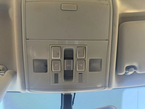 Used 2017 Volkswagen Golf SE FWD image 19