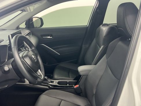 Used 2025 Toyota Corolla Cross XLE image 7