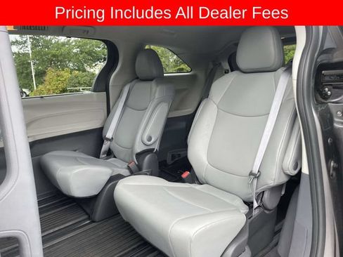 Used 2023 Toyota Sienna XLE FWD image 17