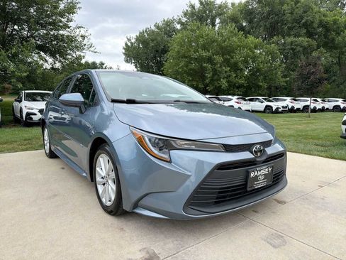 Used 2023 Toyota Corolla LE w/ LE Convenience Package FWD image 8