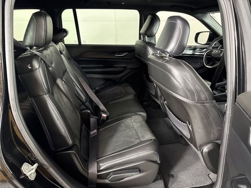 Used 2023 Jeep Grand Cherokee L Altitude image 15