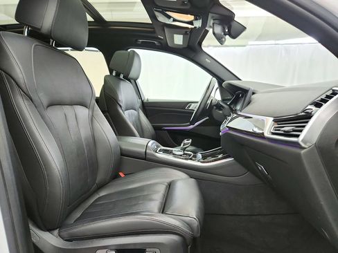Used 2019 BMW X5 xDrive50i w/ M Sport Package AWD/4WD image 32