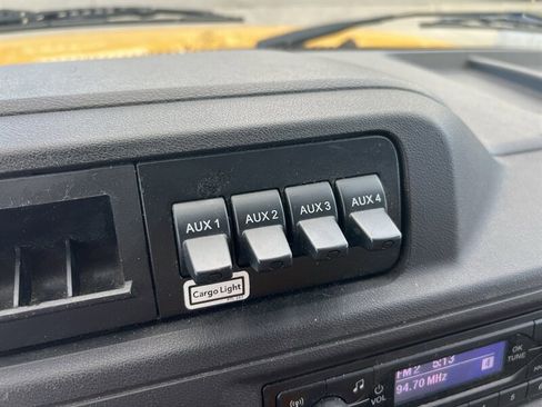 Used 2022 Ford E-350 and Econoline 350 Super Duty image 30