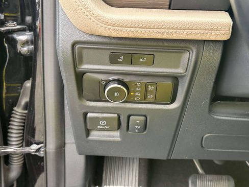 Used 2024 Ford Expedition Limited image 20