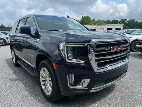 Used 2024 GMC Yukon SLT w/ SLT Luxury Package image 14