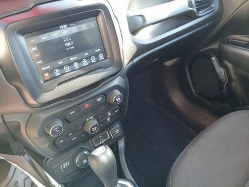 Used 2018 Jeep Renegade Altitude AWD/4WD image 15