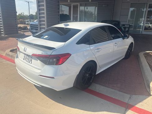 Used 2024 Honda Civic Sport image 3